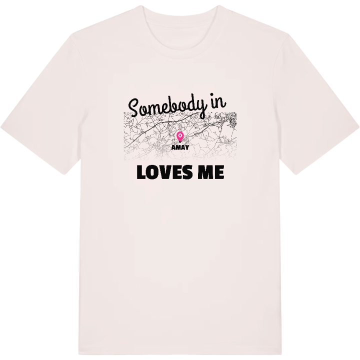 Nogen i Amay elsker mig T-shirt – t-shirt fra PinShirt