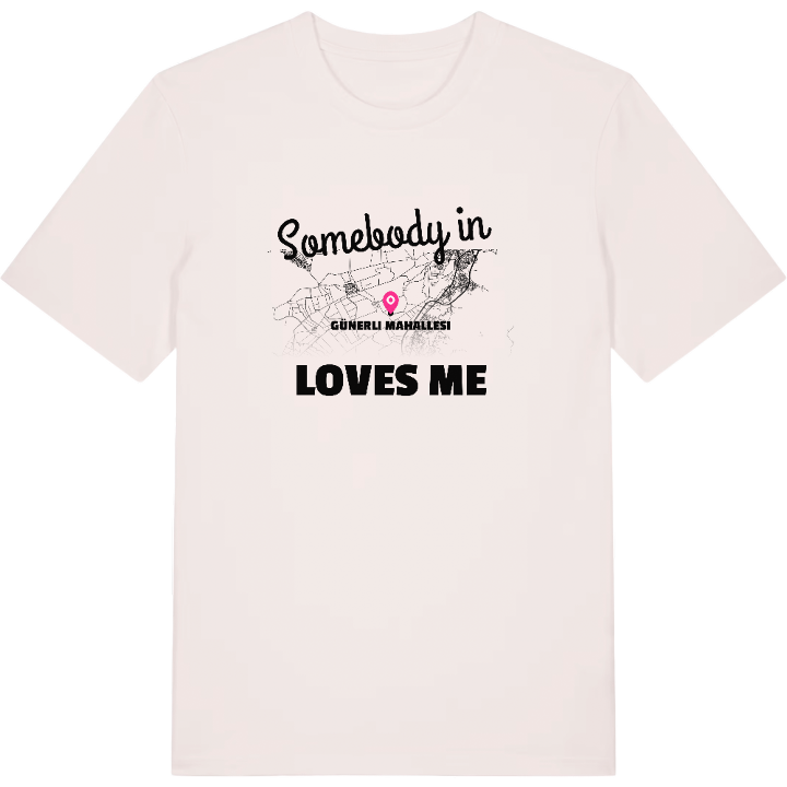 Nogen i Günerli Mahallesi elsker mig t-shirt – t-shirt fra PinShirt