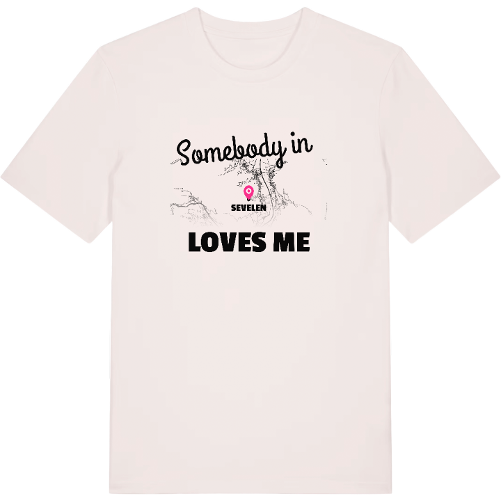 Nogen i Sevelen elsker mig T-shirt – t-shirt fra PinShirt