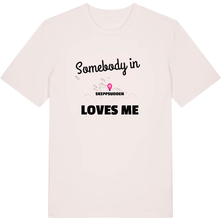 Nogen i Skeppsudden elsker mig T-shirt – t-shirt fra PinShirt