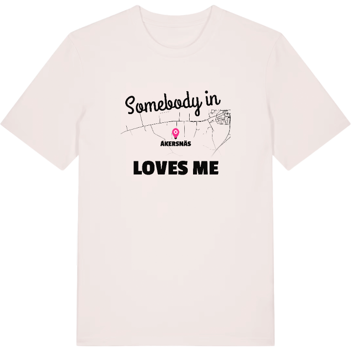 Någon i Åkersnäs älskar mig t-shirt – t-shirt från PinShirt