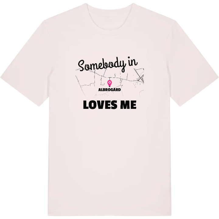 Någon i Albrogård älskar mig t-shirt – t-shirt från PinShirt
