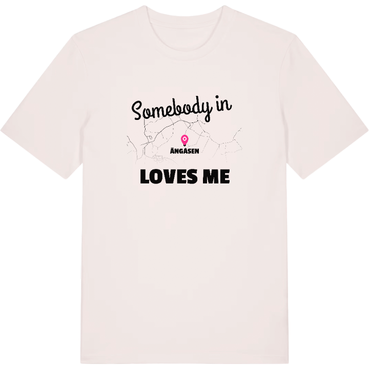 Någon i Ängåsen älskar mig t-shirt – t-shirt från PinShirt