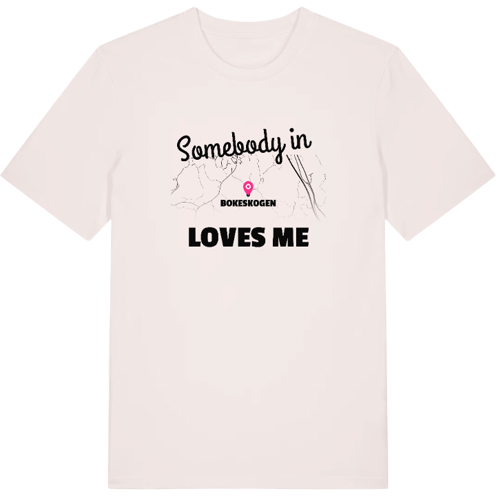 Någon i Bokeskogen älskar mig t-shirt – t-shirt från PinShirt