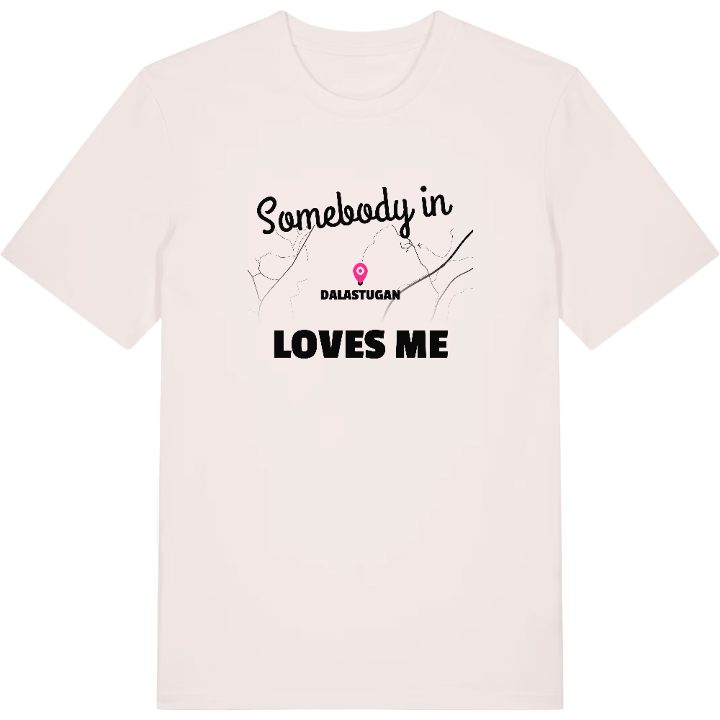 Någon i Dalastugan älskar mig t-shirt – t-shirt från PinShirt