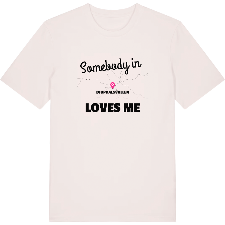 Någon i Djupdalsvallen älskar mig t-shirt – t-shirt från PinShirt