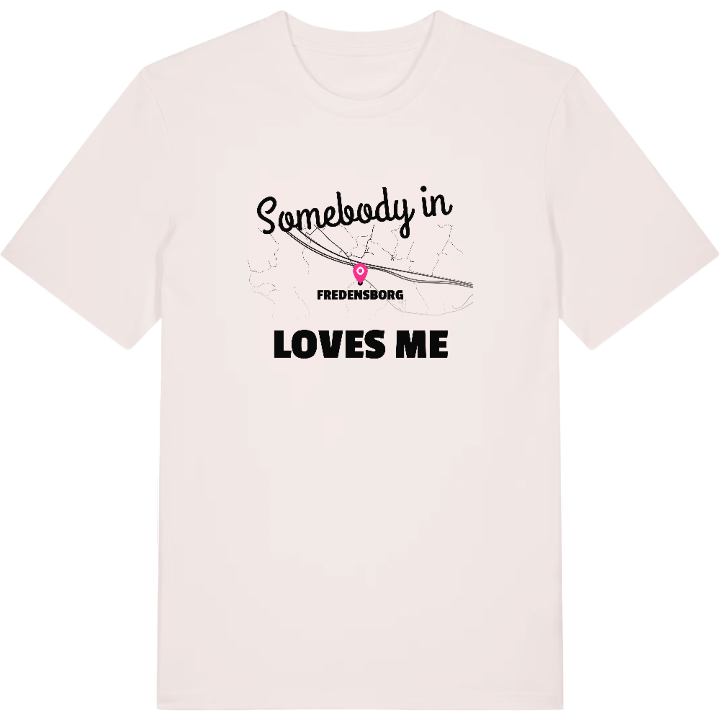 Någon i Fredensborg älskar mig t-shirt – t-shirt från PinShirt