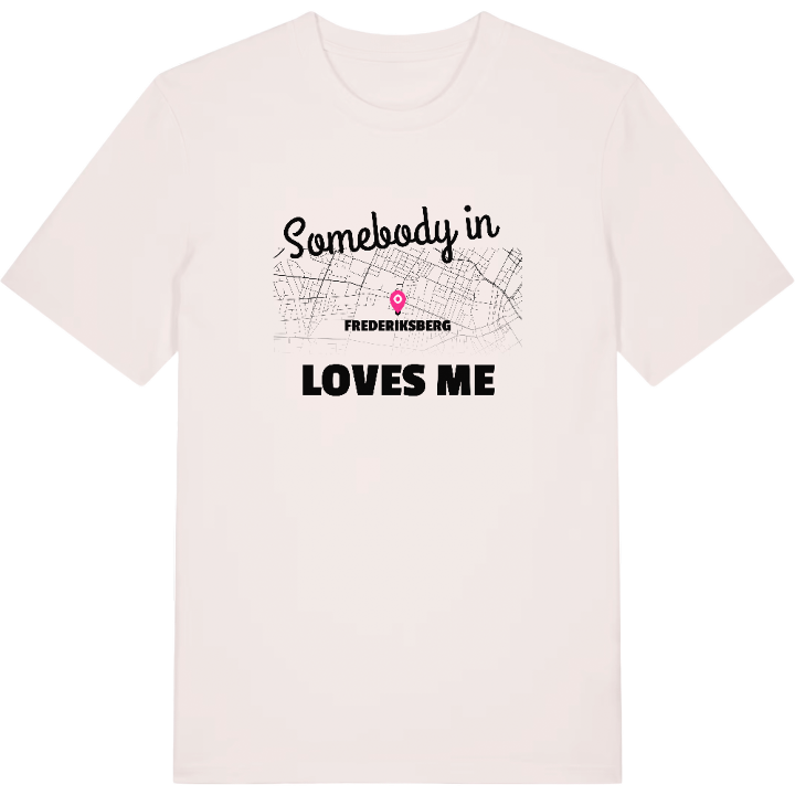 Någon i Frederiksberg älskar mig t-shirt – t-shirt från PinShirt