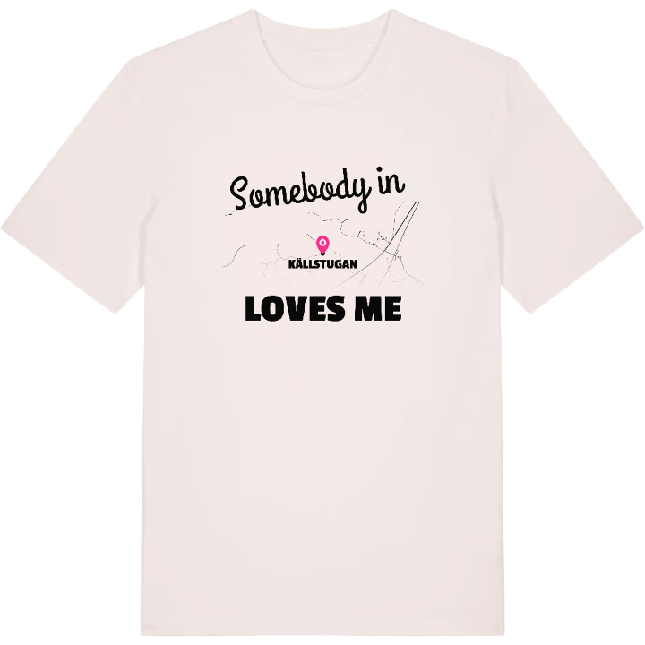 Någon i Källstugan älskar mig t-shirt – t-shirt från PinShirt