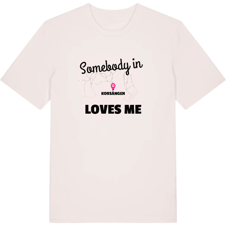 Någon i Korsängen älskar mig t-shirt – t-shirt från PinShirt