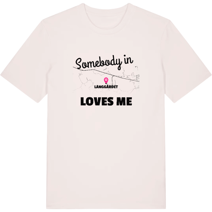Någon i Långgärdet älskar mig t-shirt – t-shirt från PinShirt
