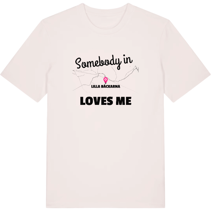 Någon i Lilla Bäckarna älskar mig t-shirt – t-shirt från PinShirt
