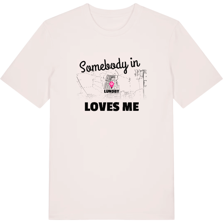 Någon i Lundby älskar mig t-shirt – t-shirt från PinShirt