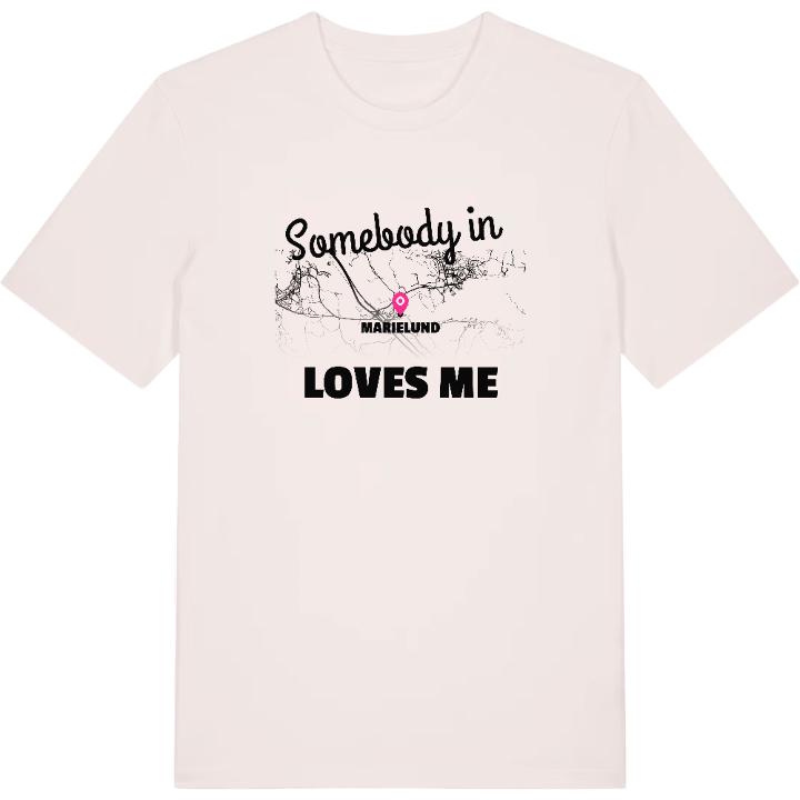 Någon i Marielund älskar mig t-shirt – t-shirt från PinShirt
