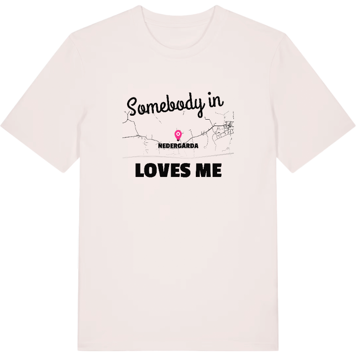 Någon i Nedergårda älskar mig t-shirt – t-shirt från PinShirt