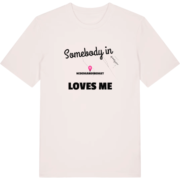 Någon i Nedergårdsberget älskar mig t-shirt – t-shirt från PinShirt