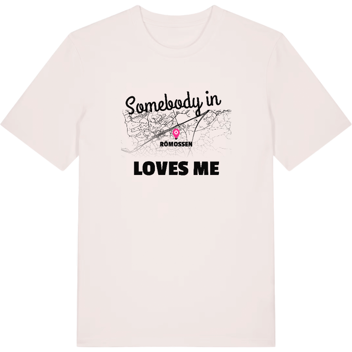 Någon i Römossen älskar mig t-shirt – t-shirt från PinShirt