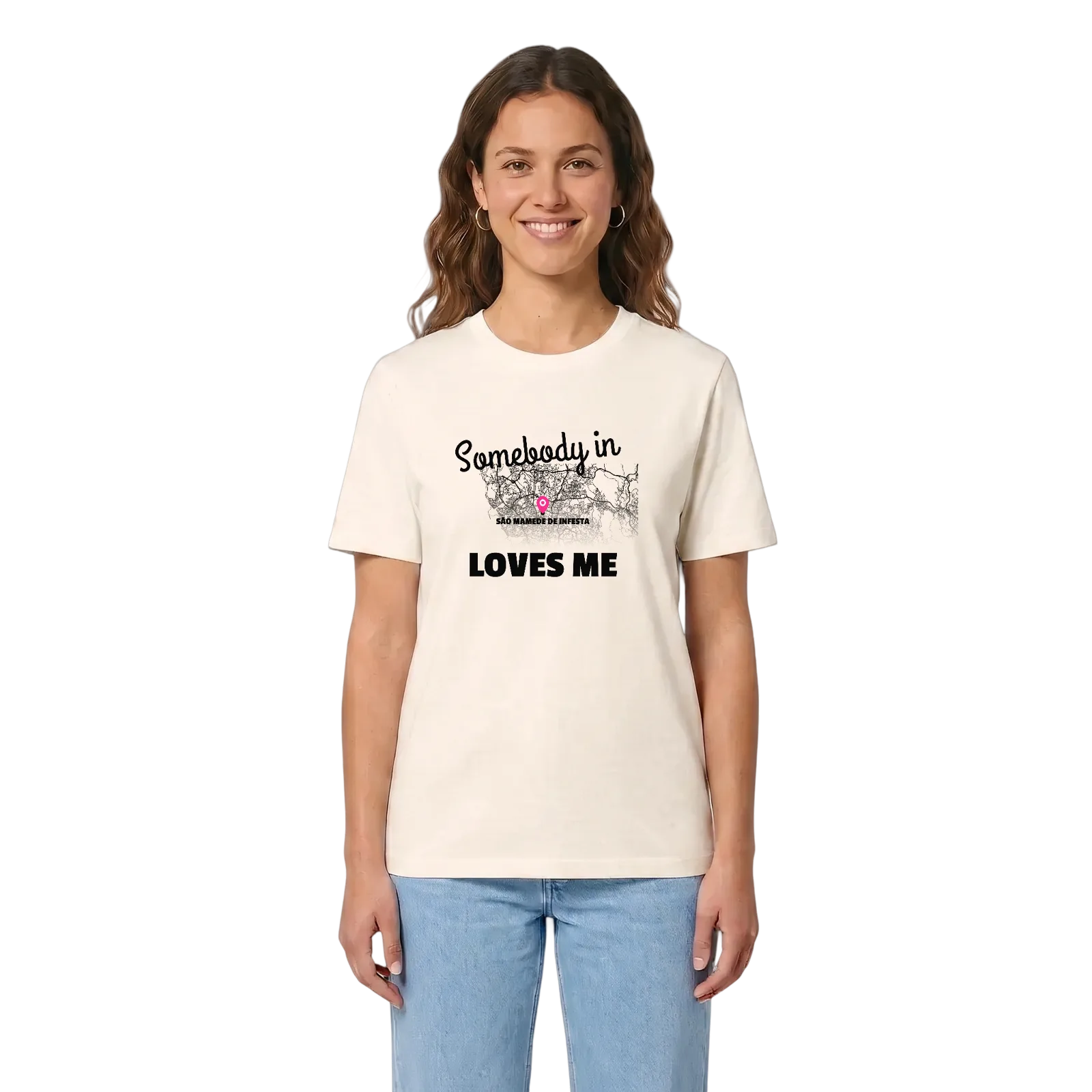 Någon i São Mamede de Infesta älskar mig t-shirt – Vintage White, i miljö