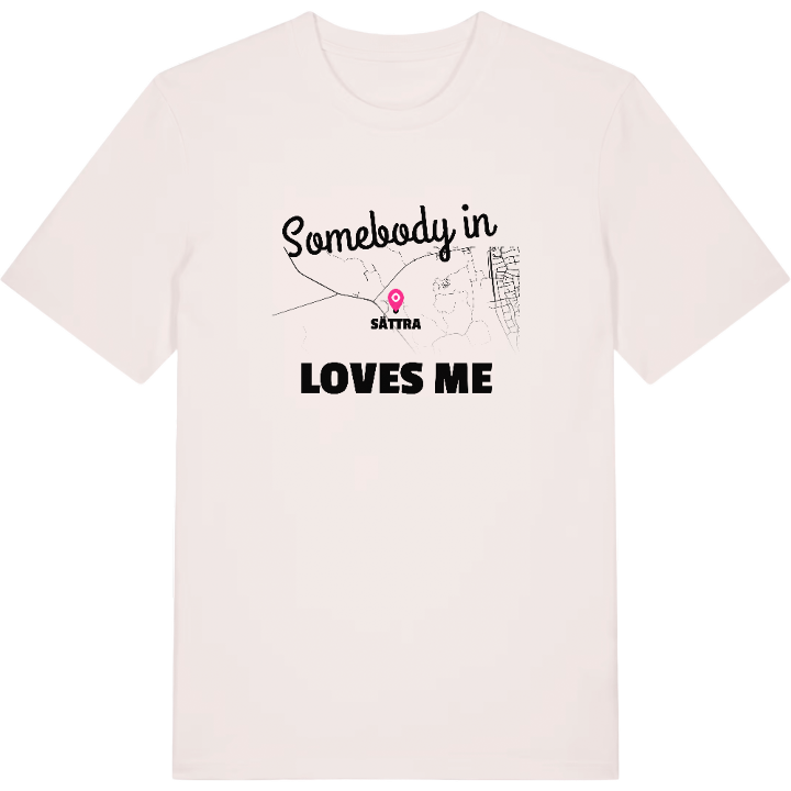Någon i Sättra älskar mig t-shirt – t-shirt från PinShirt