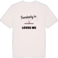 Någon i Skogvaktarstugan älskar mig t-shirt