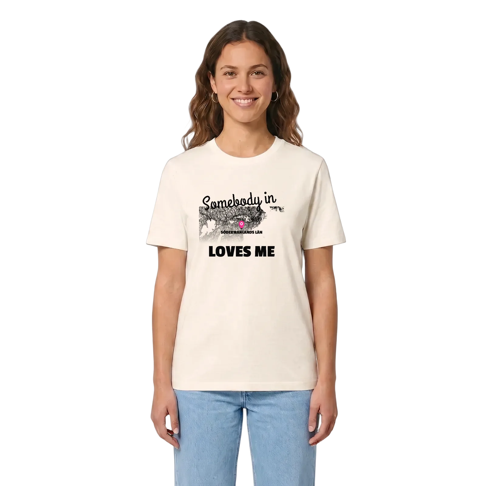 Någon i Södermanlands län älskar mig t-shirt – Vintage White, i miljö