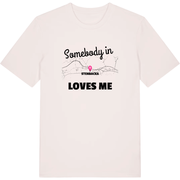 Någon i Stenbacka älskar mig t-shirt – t-shirt från PinShirt