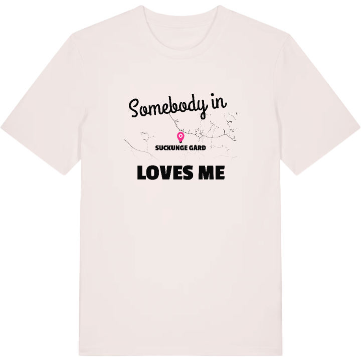 Någon i Suckunge gård älskar mig t-shirt – t-shirt från PinShirt