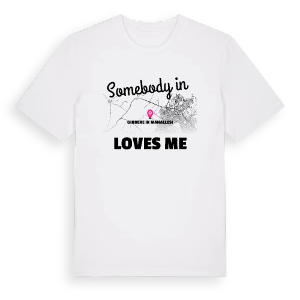 Någon i Girbereşik Mahallesi älskar mig t-shirt – ekologisk bomull t-shirt från Pinshirt