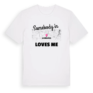 Någon i La Belliole älskar mig t-shirt – ekologisk bomull t-shirt från Pinshirt