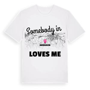 Någon i Arradon älskar mig t-shirt – ekologisk bomull t-shirt från Pinshirt