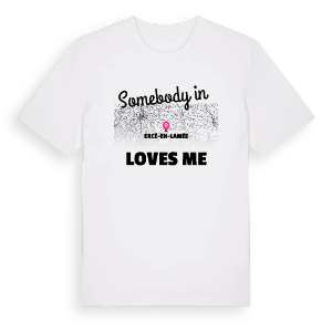 Någon i Ercé-en-Lamée älskar mig t-shirt – ekologisk bomull t-shirt från Pinshirt
