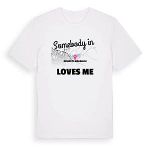 Någon i Mesudiye Mahallesi älskar mig t-shirt – ekologisk bomull t-shirt från Pinshirt