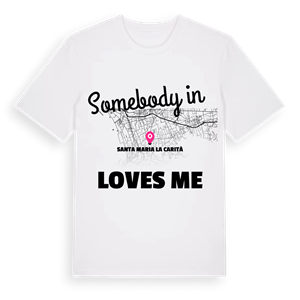 Någon i Santa Maria la Carità älskar mig t-shirt – ekologisk bomull t-shirt från Pinshirt