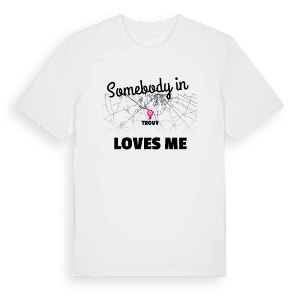 Någon i Trouy älskar mig t-shirt – ekologisk bomull t-shirt från Pinshirt