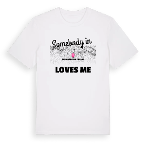 Någon i Savignano sul Panaro älskar mig t-shirt – ekologisk bomull t-shirt från Pinshirt