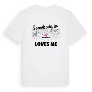 Någon i Solarolo älskar mig t-shirt – ekologisk bomull t-shirt från Pinshirt
