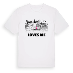 Någon i Altrincham älskar mig t-shirt – ekologisk bomull t-shirt från Pinshirt