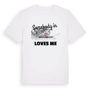 Någon i Ashton-under-Lyne älskar mig t-shirt – ekologisk bomull t-shirt från Pinshirt