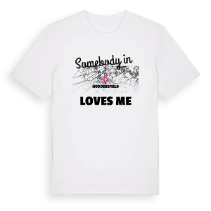 Någon i Huddersfield älskar mig t-shirt – ekologisk bomull t-shirt från Pinshirt