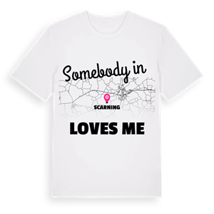 Någon i Scarning älskar mig t-shirt – ekologisk bomull t-shirt från Pinshirt