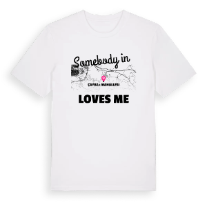 Någon i Çaybaşı Mahallesi älskar mig t-shirt – ekologisk bomull t-shirt från Pinshirt