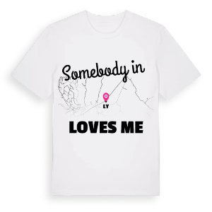 Någon i Ly älskar mig t-shirt – ekologisk bomull t-shirt från Pinshirt