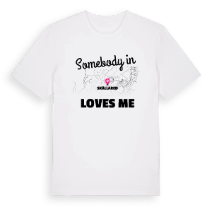 Någon i Skällared älskar mig t-shirt – ekologisk bomull t-shirt från Pinshirt