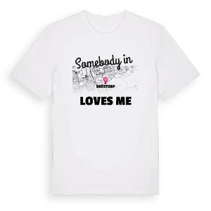 Någon i Snöstorp älskar mig t-shirt – ekologisk bomull t-shirt från Pinshirt