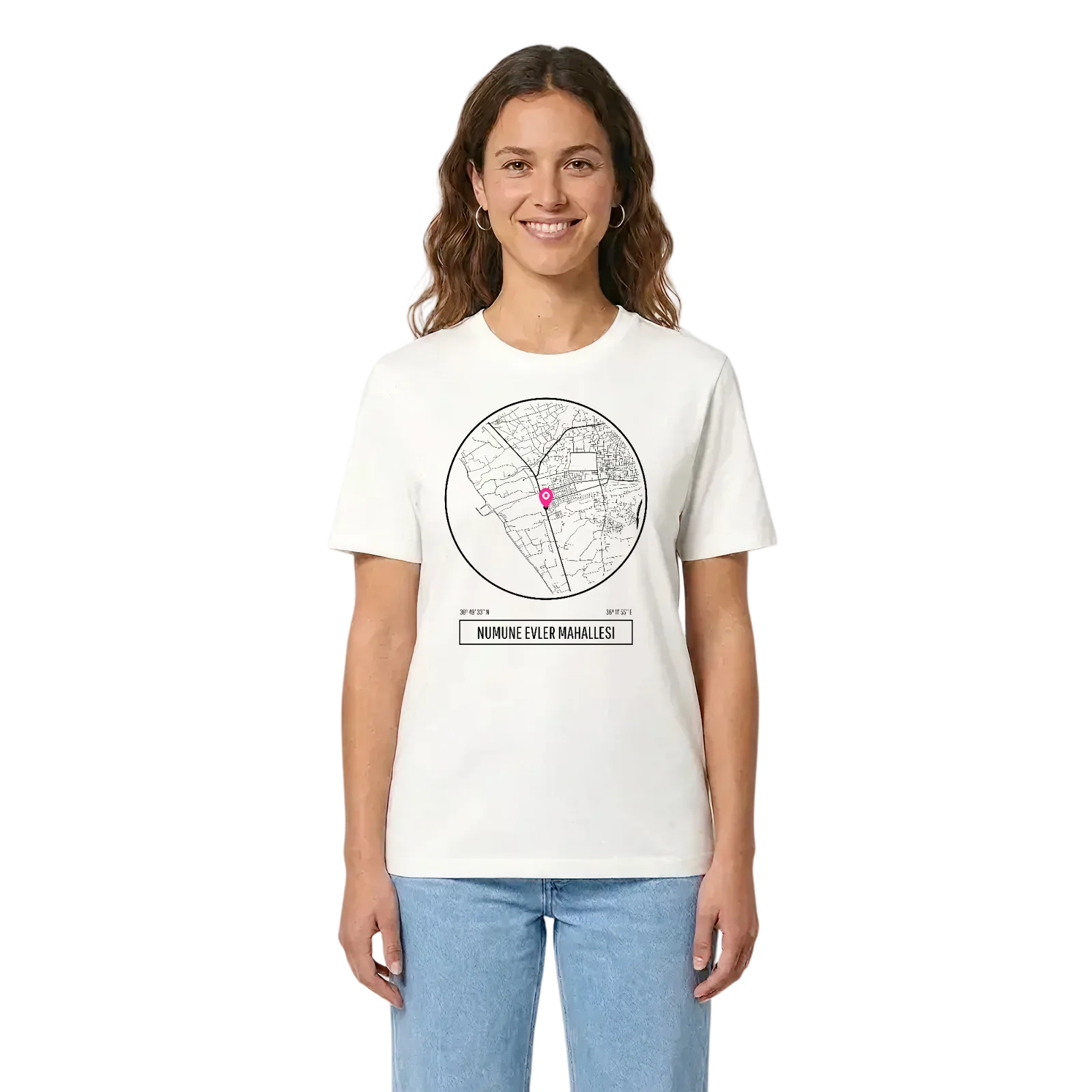 Numune Evler Mahallesi t-shirt – White, i miljö