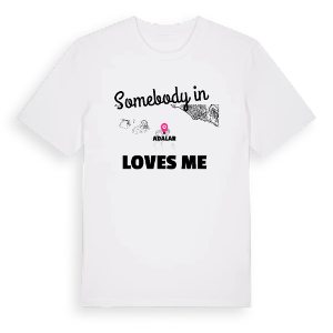 Någon i Adalar älskar mig t-shirt – ekologisk bomull t-shirt från Pinshirt