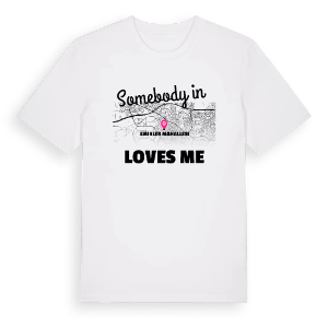 Någon i Şemikler Mahallesi älskar mig t-shirt – ekologisk bomull t-shirt från Pinshirt