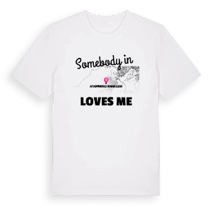 Någon i Atadönmez Mahallesi älskar mig t-shirt – ekologisk bomull t-shirt från Pinshirt