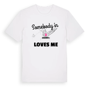 Någon i Çiçekdağı älskar mig t-shirt – ekologisk bomull t-shirt från Pinshirt