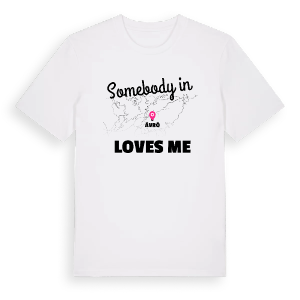 Någon i Ävrö älskar mig t-shirt – ekologisk bomull t-shirt från Pinshirt